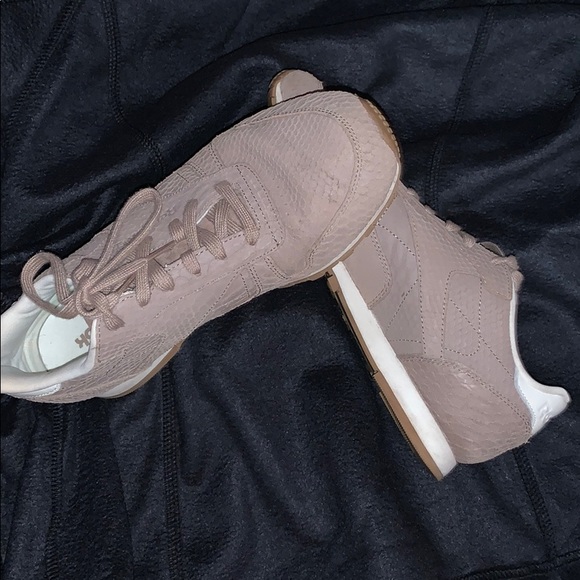 Faux snake skin mauve Reebok classic sneakers - Picture 2 of 3